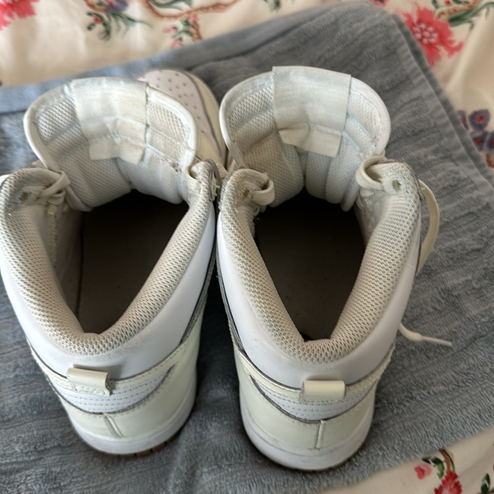 White and cream Nike dunks - Picture 6 of 7